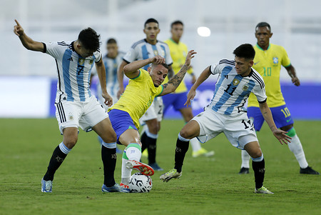 ◎五輪南米予選のブラジル―アルゼンチン